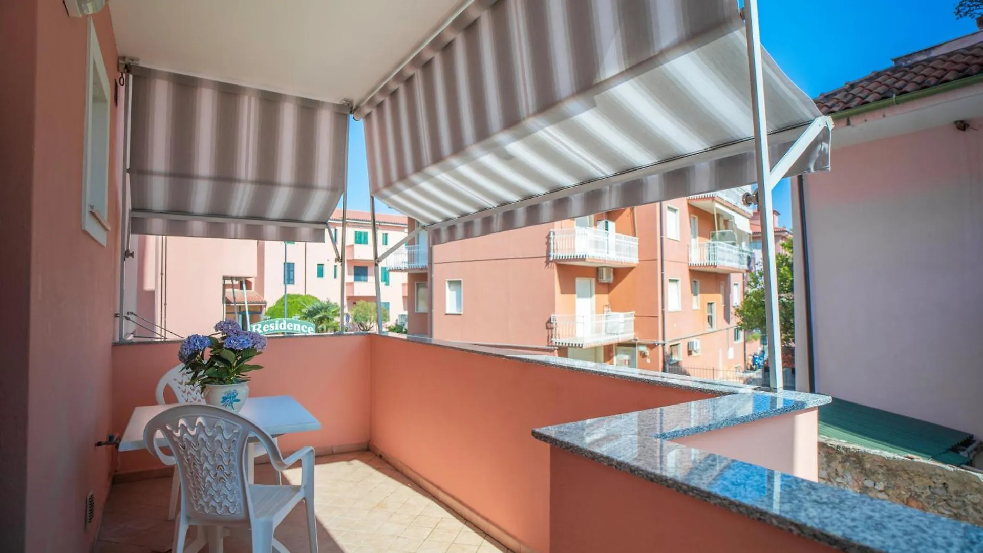 Apartment Appartamenti La Residenza Borgio Verezzi